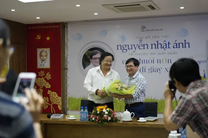 Cây Chuối Non Đi Giày Xanh: Tác Phẩm Của Nguyễn Nhật Ánh Và Ký Ức Tuổi Thơ