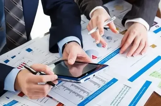 Cập Nhật Giá Giày Bảo Hộ Lao Động Tại TP.HCM: So Sánh Và Chọn Đúng Nhu Cầu