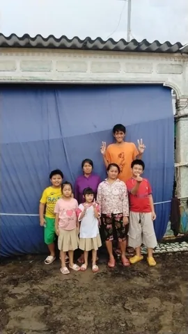 Anh Là Chàng Trai Mang Giày Xanh: Giải Mã Ý Nghĩa Lãng Mạn Và Tình Cảm Anh Là Chàng Trai Mang Giày Xanh: Giải Mã Ý Nghĩa Lãng Mạn Và Tình Cảm