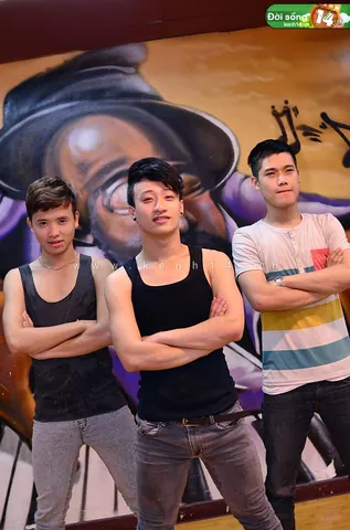 Ba Chàng Trai Nhảy Giày Cao Gót: Khám Phá Vũ Điệu "nổi Loạn" Độc Đáo