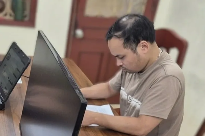 Bài Văn Thuyết Minh Về Đôi Giày Thể Thao: Cấu Tạo, Lịch Sử Và Ý Nghĩa Bài Văn Thuyết Minh Về Đôi Giày Thể Thao: Cấu Tạo, Lịch Sử Và Ý Nghĩa