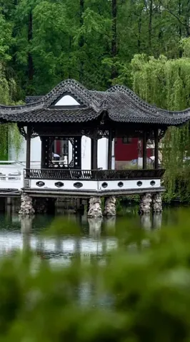 Bạn Hãy Mang Đôi Giày Của Tôi Rồi Đi Qua: Ý Nghĩa Sâu Sắc Và Bài Học Cuộc Sống