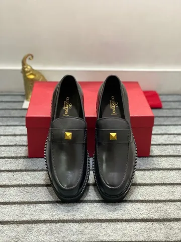 Bảng Báo Giá Giày Da Nam Valentino: Cập Nhật Mới Nhất 2024