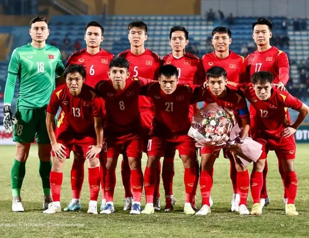 Khám Phá Giày Của Các Cầu Thủ Nổi Tiếng: Thương Hiệu, Dòng Giày & Lựa Chọn Hàng Đầu