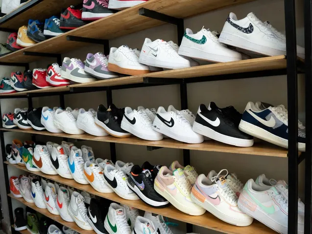 Top 10+ Cửa Hàng Giày Sneaker Chính Hãng Uy Tín Nhất Hiện Nay (2024) Top 10+ Cửa Hàng Giày Sneaker Chính Hãng Uy Tín Nhất Hiện Nay (2024)