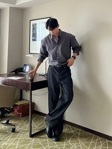 Quần Ống Suông Nam Đi Với Giày Gì? Top 7+ Lựa Chọn Hoàn Hảo Cho Mọi Phong Cách Quần Ống Suông Nam Đi Với Giày Gì? Top 7+ Lựa Chọn Hoàn Hảo Cho Mọi Phong Cách