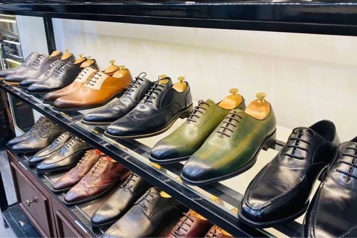 Top 10 Shop Giày Nam Nổi Tiếng Nhất TP.HCM: Địa Chỉ Uy Tín Cho Phái Mạnh Top 10 Shop Giày Nam Nổi Tiếng Nhất TP.HCM: Địa Chỉ Uy Tín Cho Phái Mạnh