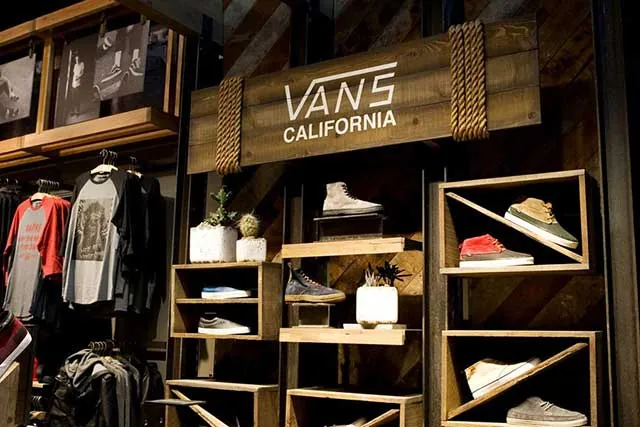 Top 10 Shop Giày Vans Chính Hãng Uy Tín Tại Hà Nội: Hướng Dẫn Chi Tiết Từ A-z Top 10 Shop Giày Vans Chính Hãng Uy Tín Tại Hà Nội: Hướng Dẫn Chi Tiết Từ A-z