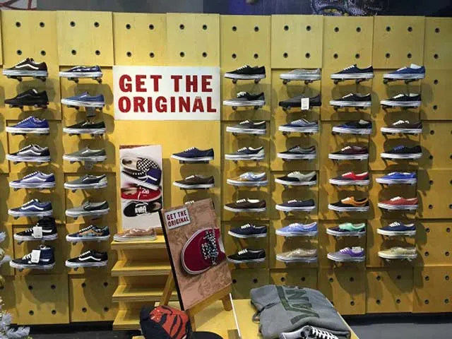 Top 10 Shop Giày Vans Chính Hãng Uy Tín Tại Hà Nội: Hướng Dẫn Chi Tiết Từ A-z Top 10 Shop Giày Vans Chính Hãng Uy Tín Tại Hà Nội: Hướng Dẫn Chi Tiết Từ A-z