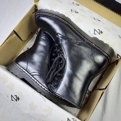 Dr. Martens Cổ Cao: Bí Quyết Bảo Quản Giày Da Bền Đẹp Như Mới Dr. Martens Cổ Cao: Bí Quyết Bảo Quản Giày Da Bền Đẹp Như Mới