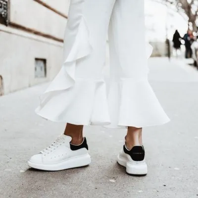 Hướng Dẫn Chi Tiết Cách Buộc Dây Giày Giấu Dây Kiểu Alexander Mcqueen Chuẩn Style