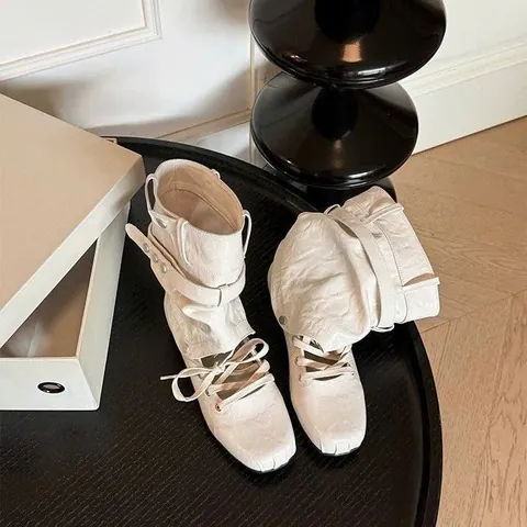 Hướng Dẫn Chi Tiết Cách Buộc Dây Giày Rick Owens Cao Cổ Chuẩn Phong Cách