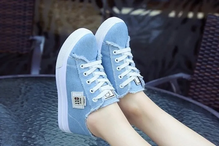 Cách Buộc Dây Giày Vans 5 Lỗ Giấu Dây: Hướng Dẫn Chi Tiết & Mẹo Độc Đáo