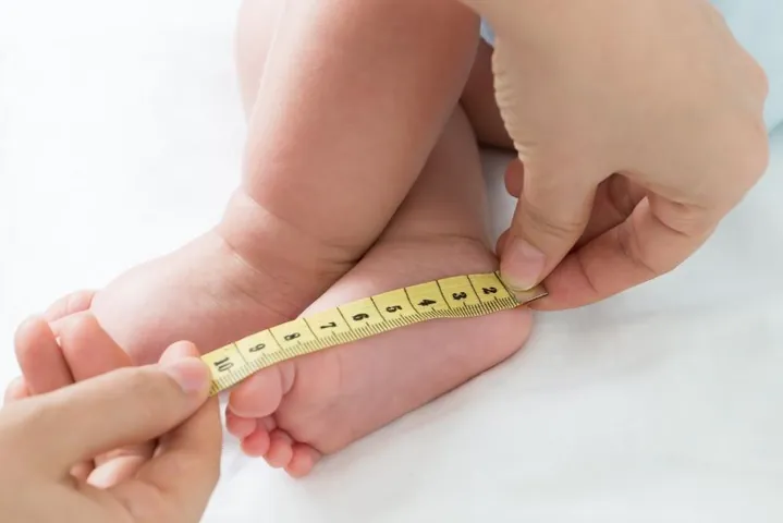 Hướng Dẫn Chi Tiết Cách Đo Chân Chọn Size Giày Cho Bé Chuẩn Xác