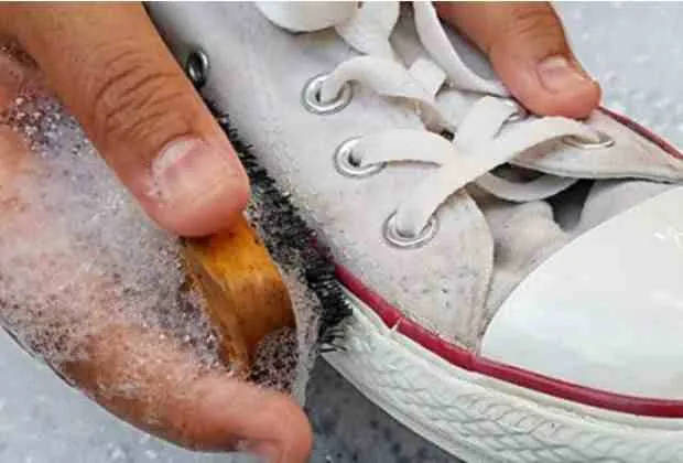 Cách Giặt Giày Converse Trắng Bằng Baking Soda Sạch Hiệu Quả Tại Nhà Cách Giặt Giày Converse Trắng Bằng Baking Soda Sạch Hiệu Quả Tại Nhà
