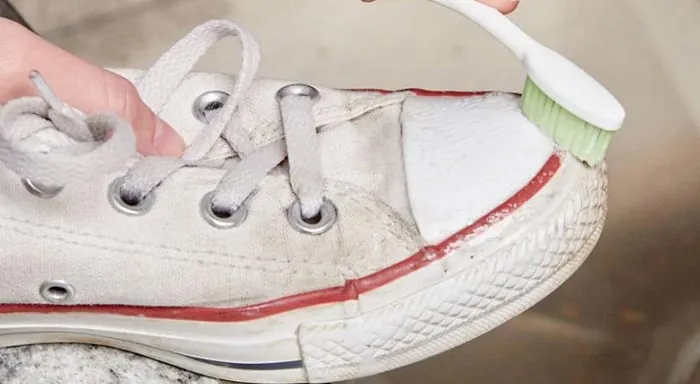 Cách Giặt Giày Converse Trắng Bằng Baking Soda Sạch Hiệu Quả Tại Nhà Cách Giặt Giày Converse Trắng Bằng Baking Soda Sạch Hiệu Quả Tại Nhà