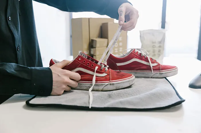Cách Giặt Giày Vans Trắng & Màu Không Phai, Giữ Form Chuẩn Như Mới