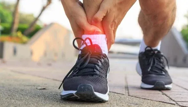 Cách Làm Rộng Giày Thể Thao Bằng Khoai Tây Đơn Giản Tại Nhà Cách Làm Rộng Giày Thể Thao Bằng Khoai Tây Đơn Giản Tại Nhà