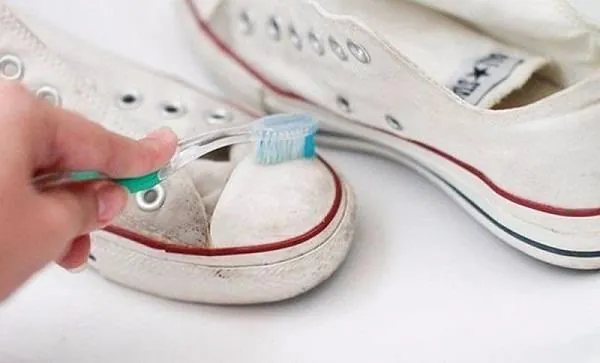 Cách Làm Trắng Giày BATA Bằng Kem Đánh Răng: Hướng Dẫn Chi Tiết, Hiệu Quả