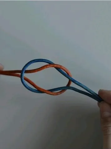 Hướng Dẫn Làm Vòng Tay Handmade Từ Dây Giày Đơn Giản & Sáng Tạo