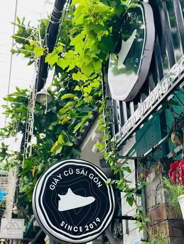 Bí Quyết Phân Biệt Giày Second Hand Thật Và Giả: Hướng Dẫn Chi Tiết Từ Chuyên Gia