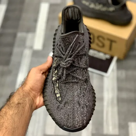 Cách Phân Biệt Giày Yeezy Static Full Black Thật Và Giả Chuẩn Xác