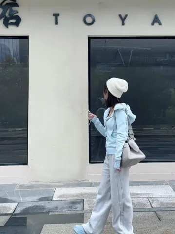 Cách Phối Đồ Với Giày Balenciaga Màu Vàng Xanh Chuẩn Phong Cách & Sành Điệu
