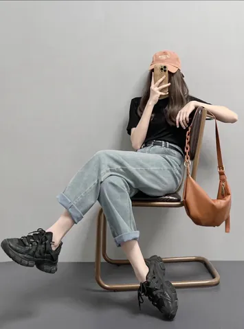 Cách Phối Đồ Với Giày Thể Thao Màu Đen: Hướng Dẫn Chi Tiết Cho Nam Và Nữ Cách Phối Đồ Với Giày Thể Thao Màu Đen: Hướng Dẫn Chi Tiết Cho Nam Và Nữ