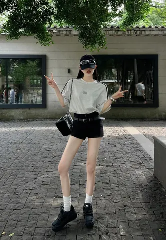 Cách Phối Đồ Với Giày Thể Thao Màu Đen: Hướng Dẫn Chi Tiết Cho Nam Và Nữ Cách Phối Đồ Với Giày Thể Thao Màu Đen: Hướng Dẫn Chi Tiết Cho Nam Và Nữ