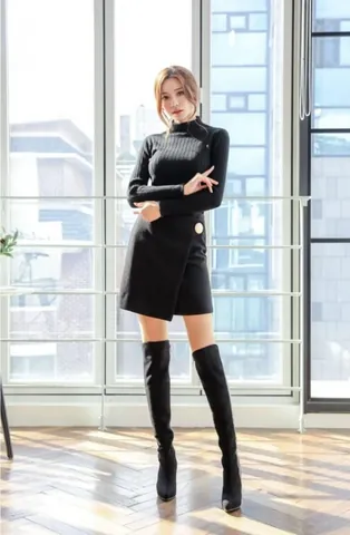 Cách Phối Giày Cao Gót Da Bóng Với Váy Chuẩn Phong Cách Và Sang Trọng