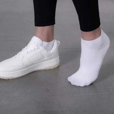 Cách Phối Vớ Với Giày Converse Trắng Chuẩn Phong Cách & Thời Thượng Cách Phối Vớ Với Giày Converse Trắng Chuẩn Phong Cách & Thời Thượng