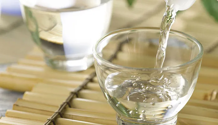 Cách Tẩy Vết Nước Chè Trên Giày Trắng Sạch Như Mới Tại Nhà