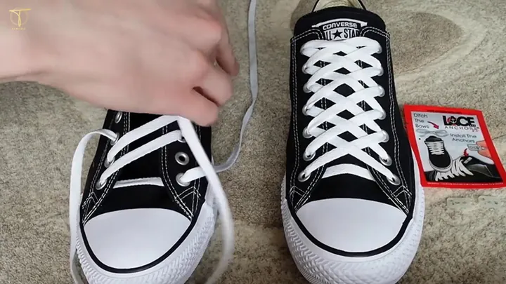 Hướng Dẫn Chi Tiết Các Kiểu Thắt Dây Giày Converse Cổ Cao 7 Lỗ Đẹp & Độc Đáo Hướng Dẫn Chi Tiết Các Kiểu Thắt Dây Giày Converse Cổ Cao 7 Lỗ Đẹp & Độc Đáo
