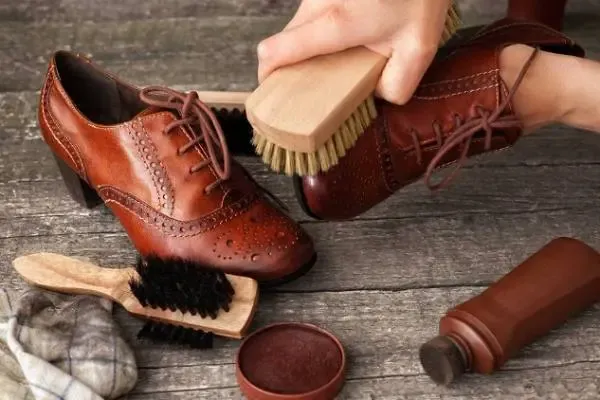 Cách Vệ Sinh Giày Da Bóng Đúng Chuẩn Tại Nhà Đơn Giản Mà Hiệu Quả