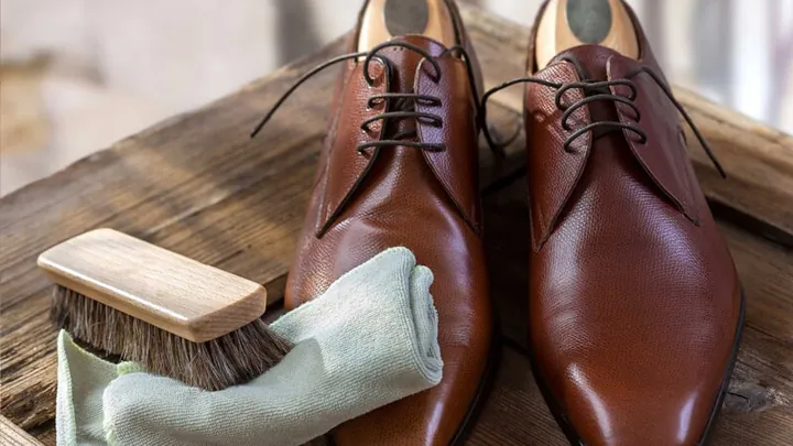Hướng Dẫn Chi Tiết Cách Xử Lý Giày Da Bị Phai Màu, Bạc Màu Tại Nhà Hướng Dẫn Chi Tiết Cách Xử Lý Giày Da Bị Phai Màu, Bạc Màu Tại Nhà