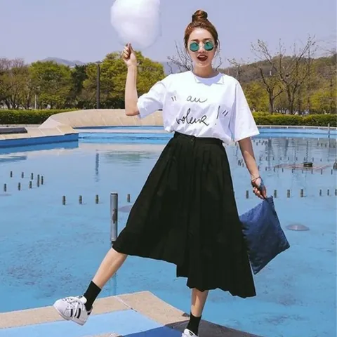 Chân Váy Xòe Phối Giày Thể Thao & Áo Khoác: Hướng Dẫn Phối Đồ Chuẩn Style Chân Váy Xòe Phối Giày Thể Thao & Áo Khoác: Hướng Dẫn Phối Đồ Chuẩn Style