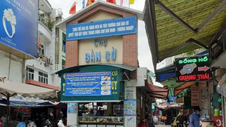 Chợ Bàn Cờ Bán Giày Đá Banh Cũ: Kinh Nghiệm Săn Giày Si Chất Lượng Chợ Bàn Cờ Bán Giày Đá Banh Cũ: Kinh Nghiệm Săn Giày Si Chất Lượng