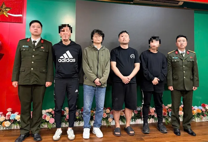 Dịch Vụ Làm Sạch Giày Adidas Tại Hà Nội: Top Địa Chỉ Uy Tín & Kinh Nghiệm Dịch Vụ Làm Sạch Giày Adidas Tại Hà Nội: Top Địa Chỉ Uy Tín & Kinh Nghiệm