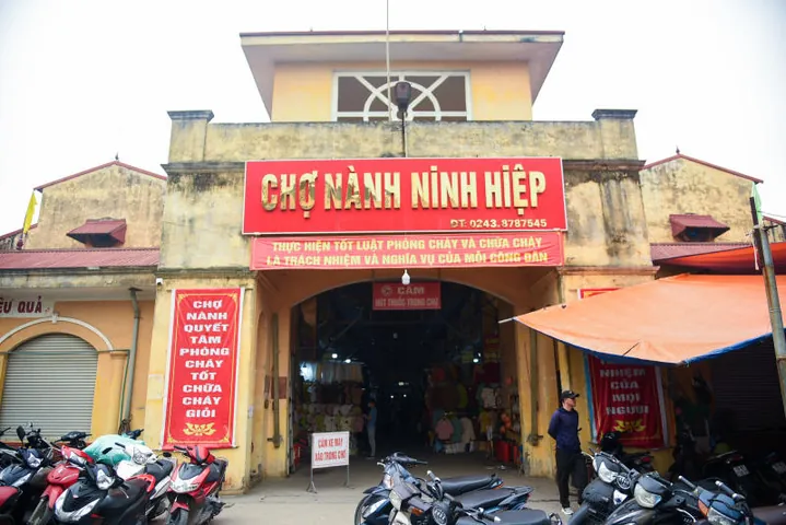 Chợ Ninh Hiệp Có Bán Giày Dép Không? Hướng Dẫn Nhập Sỉ Và Kinh Nghiệm Mua Hàng