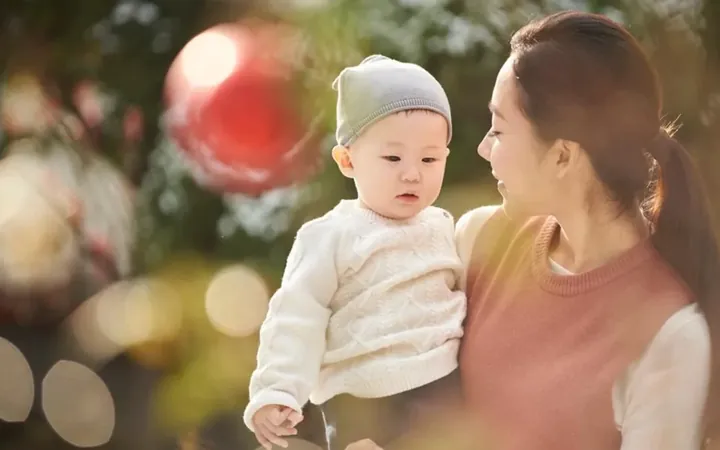 Câu Chuyện Cô Bé Mua Giày Cho Mẹ Đêm Giáng Sinh: Ý Nghĩa Và Cảm Động Câu Chuyện Cô Bé Mua Giày Cho Mẹ Đêm Giáng Sinh: Ý Nghĩa Và Cảm Động