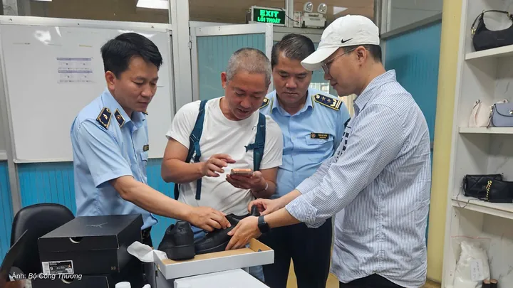 Công Nghệ Sản Xuất Hàng Da Giày: Quy Trình Chi Tiết Và Xu Hướng Đổi Mới