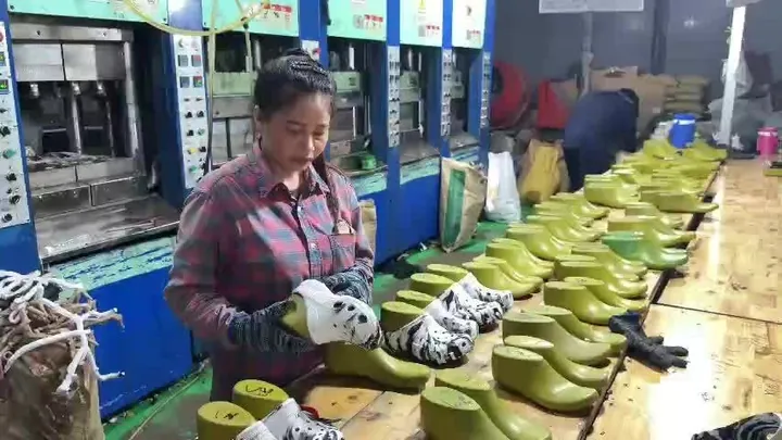 Công Việc Của Nhân Viên Kho Hàng Giày Dép Chi Tiết Nhất 2024
