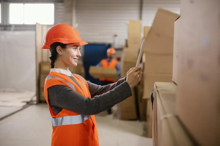 Công Việc Của Nhân Viên Kho Hàng Giày Dép Chi Tiết Nhất 2024