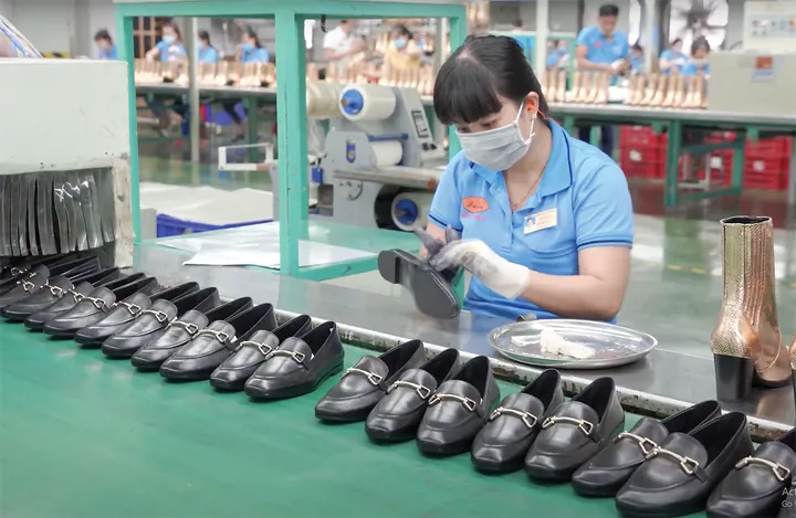 Đầu Năm Có Được Mua Giày Dép Không? Giải Đáp Quan Niệm Xưa Và Nay