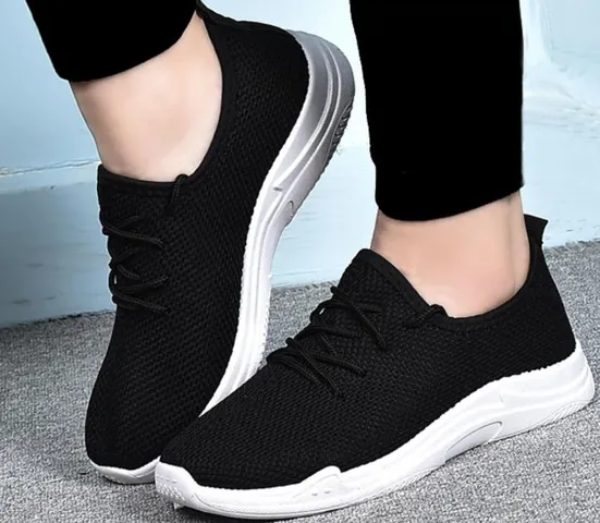 Đi Giày Nhỏ Có Giúp Bàn Chân Nhỏ Lại Không? Sự Thật Và Lời Khuyên Chuyên Gia