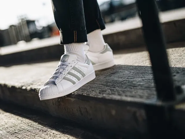 Đi Giày Thể Thao Ultra Boost Mặc Quần Gì Nam Chuẩn Phong Cách