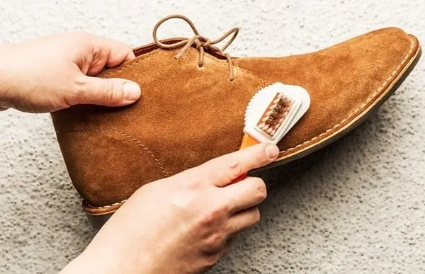 Bảo Quản Giày Da Đúng Cách Trong Khí Hậu Nóng Ẩm Việt Nam: Bí Quyết Giúp Giày Bền Đẹp
