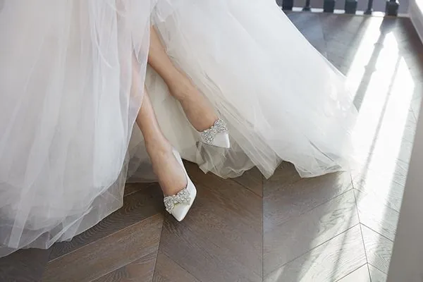 Dịch Vụ Cho Thuê Giày Cao Gót Ánh Kim: Nâng Tầm Phong Cách Dự Tiệc & Cưới Hỏi Dịch Vụ Cho Thuê Giày Cao Gót Ánh Kim: Nâng Tầm Phong Cách Dự Tiệc & Cưới Hỏi