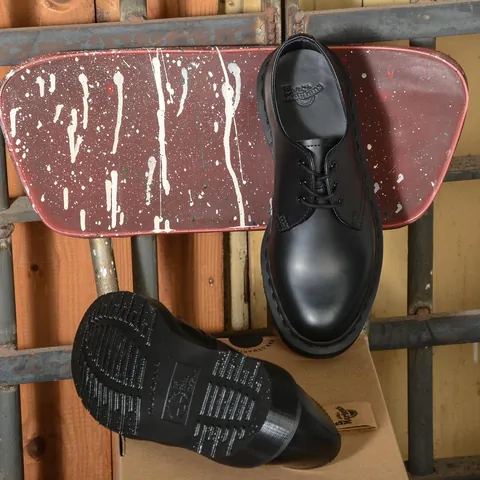 Dr. Martens 1461 Mono Black: Đánh Giá Chi Tiết & Hướng Dẫn Chọn Mua Giày Da Chính Hãng