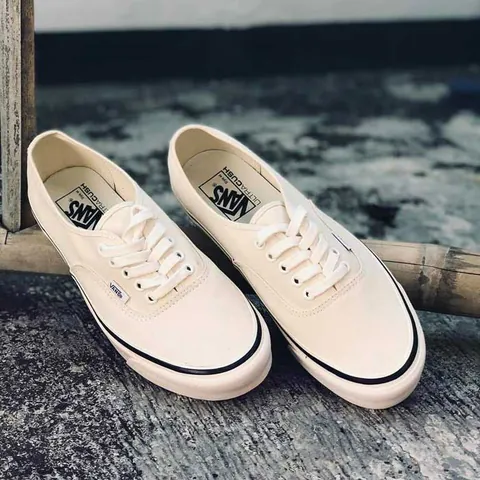 Thuốc Tẩy Có Làm Hỏng Giày Vans Không? Cách Xử Lý Và Phòng Ngừa Hiệu Quả Thuốc Tẩy Có Làm Hỏng Giày Vans Không? Cách Xử Lý Và Phòng Ngừa Hiệu Quả